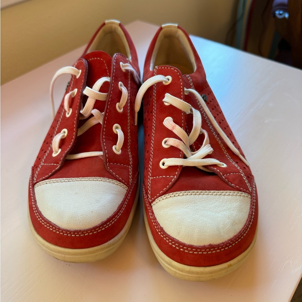 Red Finn Comfort shoes